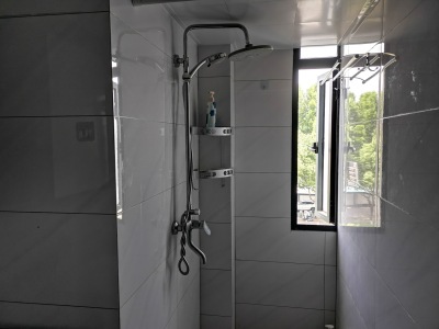 团结西路 2室1厅1卫 1,300元/月 南北通透,学区房,家电齐全,性价比高