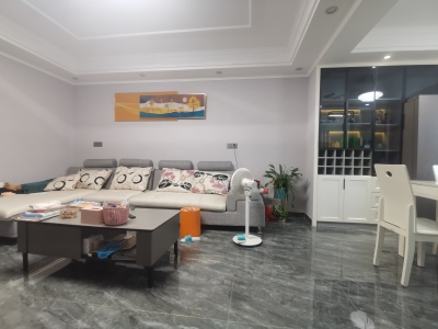 凤凰城北岛水云间 2室2厅1卫 42万 南北通透,满两年,房产证在手里