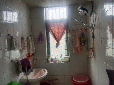 九华山路32号 2室1厅1卫 1,300元/月 南北通透,三证齐全,满两年