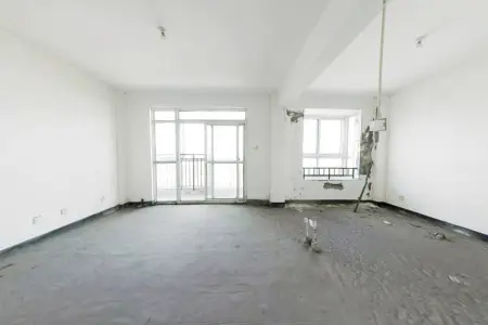 香江碧水城 4室2厅1卫 1,000元/月 南北通透,采光充足,沿河景观