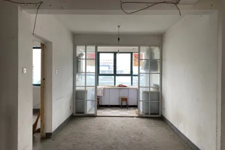 银湖华庭 7室3厅2卫 1,200元/月 业主急售,满两年,采光充足