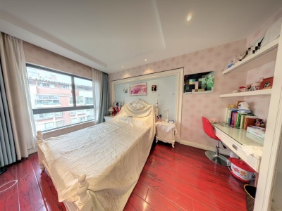 德邑风尚 4室2厅2卫 4,500元/月 好景观