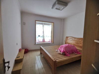 龙湖新城一期B区 4室3厅2卫 1,100元/月 南北通透,学区房,采光充足