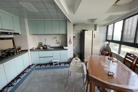 伟星长江之歌 3室2厅2卫 3,000元/月 满两年