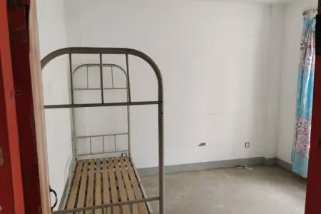 三华新城B区 3室1厅1卫 1,500元/月 南北通透,采光充足