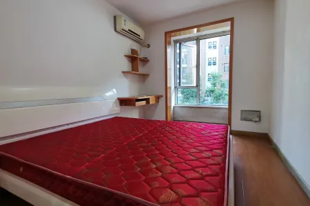 紧邻地铁口,凤鸣湖·凤凰城南岛紫藤轩，稀缺小房型双南房