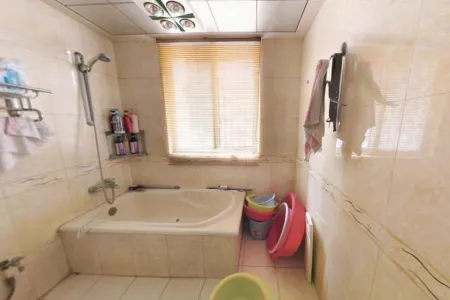 紧邻地铁口,南瑞新城荷夏园，稀缺小房型双南房