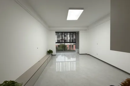 龙山新苑1期 3室2厅1卫 2,300元/月 南北通透,采光充足