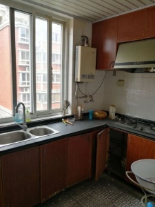 万豪白领一期 2室2厅1卫 95万元 采光充足