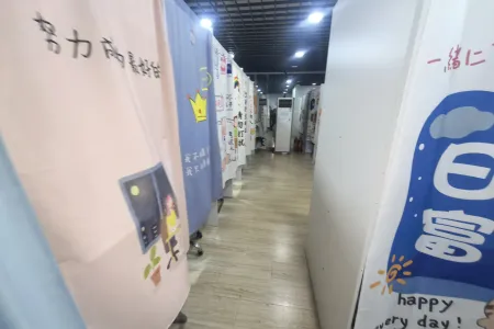 中央城财富街 1室1厅1卫 1,300元/月 南北通透