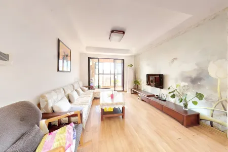 绿地新里海顿公馆 2房2厅1卫 2,200元/月 好景观