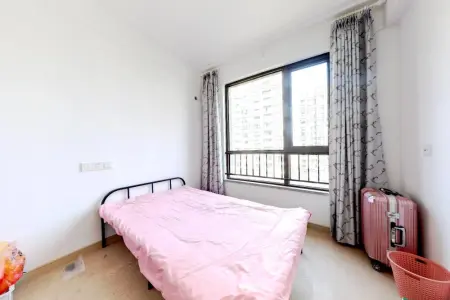 三潭音悦玉园 4室2厅2卫 2,500元/月 南北通透,采光充足