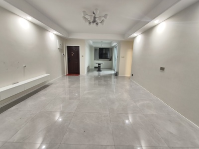 凡尔赛公馆 3室2厅2卫 106万 性价比高