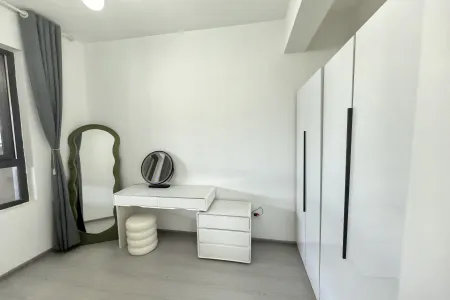 铂悦滨江 3室2厅1卫 3,200元/月 南北通透,业主急售,性价比高,学区房,好景观