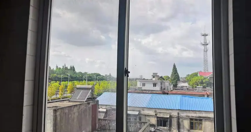 火龙岗粮站住宿楼小区