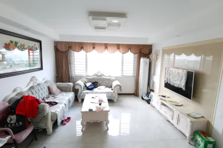 凤凰城南岛玉竹轩 3室2厅1卫 106.0万 采光充足,满两年