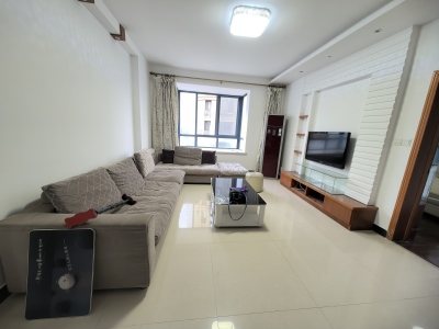 花山美居 2室2厅1卫 1,700元/月 南北通透,性价比高,视频房