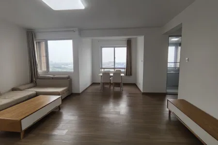 龙山新苑3期 3室2厅2卫 2,500元/月 性价比高,业主急售,赠送面积