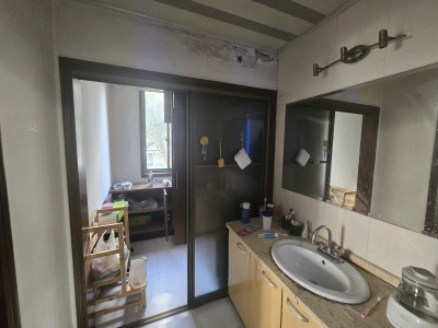 长江长现代城北区一期 3室2厅1卫 1,950元/月 南北通透,采光充足