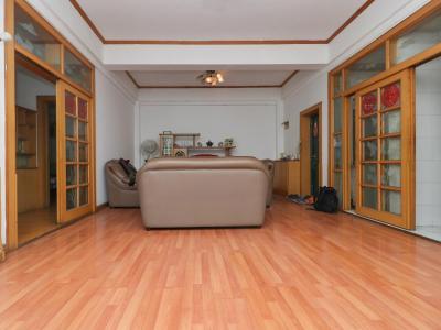 芜宁路香山综合楼 4室2厅2卫 1,200元/月 采光充足