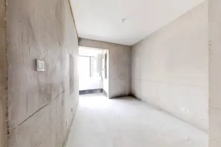 春江明月 3室2厅2卫 1,300元/月 南北通透,采光充足