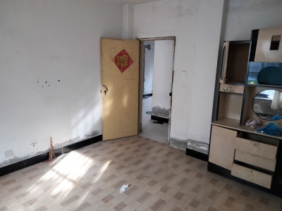 龙湖新城一期B区 2室2厅1卫 500元/月 南北通透,采光充足