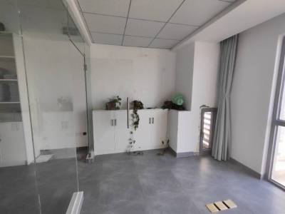 万达广场二期 1室1厅0卫 2,000元/月 采光充足,满两年