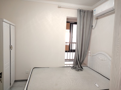 万达中央华城 3室1厅1卫 2,000元/月 南北通透,视频房