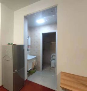 赭麓公馆 1室2厅1卫 110万 南北通透,三证齐全,满两年