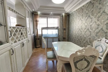 秀山文苑 3室1厅1卫 1,800元/月 南北通透,性价比高,赠送面积