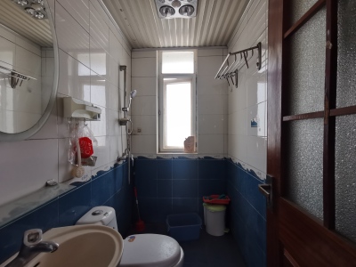 爱国小区 2室1厅1卫 1,000元/月 满两年