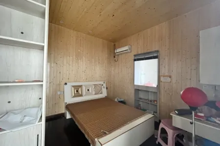 上游小区 4房2厅2卫 2,000元/月 采光充足