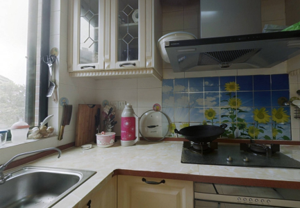 香格里拉花园 4室2厅2卫 2,800元/月 南北通透,三证齐全,满两年