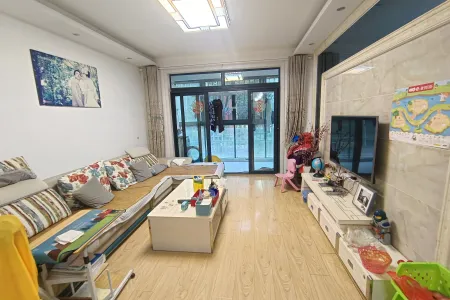 中央城C区 3室2厅1卫 2,600元/月 南北通透