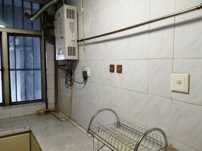 育红新村 3室2厅1卫 133万 南北通透,满两年,可落户,三证齐全,房产证在手里