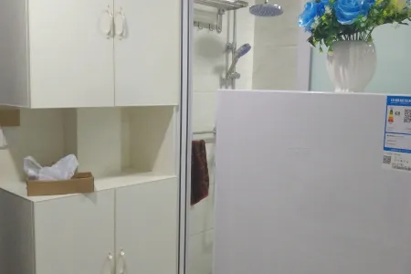 云鼎国际 1室1厅1卫 1,700元/月 南北通透家具齐全带电脑