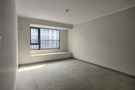 伟星政务壹号 4室2厅2卫 226万 业主急售,性价比高