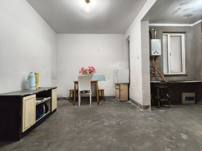 凤凰城北岛翡翠居 2室2厅1卫 90万 采光充足,房产证在手里