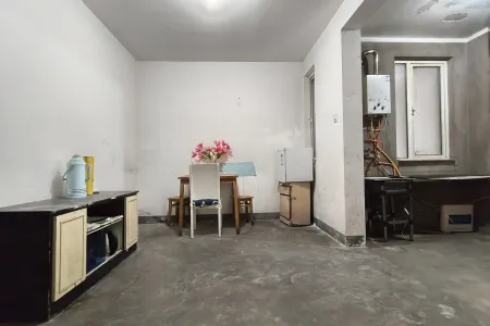 凤凰城北岛翡翠居 2室2厅1卫 900元/月 采光充足,房产证在手里