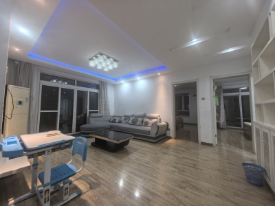 凤凰城北岛翡翠居 3室2厅1卫 1,700元/月 家电齐全