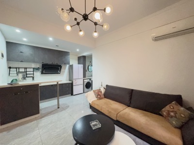 宝龙华庭 1室1厅1卫 1,800元/月 南北通透,三证齐全,采光充足