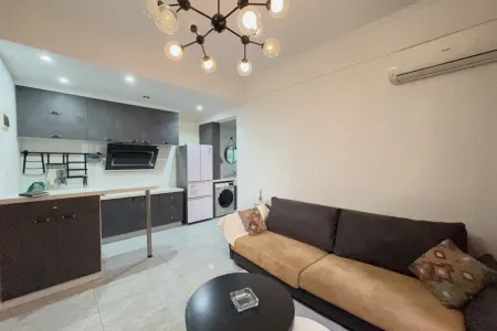 宝龙华庭 1室1厅1卫 1,800元/月 南北通透,三证齐全,采光充足