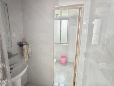 白象绿洲二期 3室2厅1卫 1,400元/月 南北通透