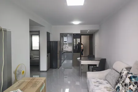 铂悦滨江 2室2厅1卫 2,300元/月 性价比高