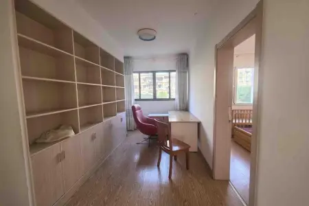 柏庄春暖花开 4室2厅2卫 2,500元/月 家电齐全