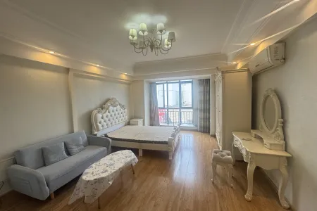 万达广场一期 1室1厅1卫 1,300元/月 三证齐全