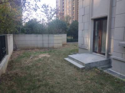 信达▪蓝湖郡联排别墅南北毛坯真实好房