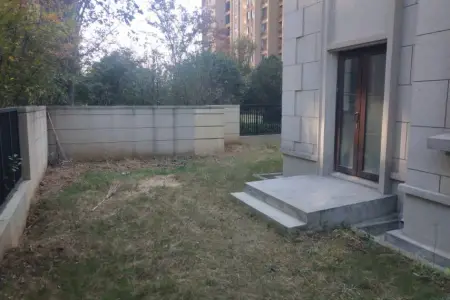 信达▪蓝湖郡联排别墅南北毛坯真实好房