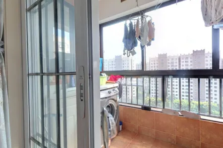 城市之光第三街区 4室2厅2卫 3,500元/月 南北通透