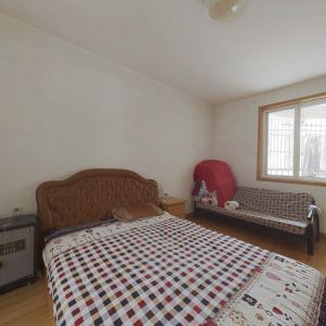 劳动新村 4室2厅2卫 95万元 三证齐全